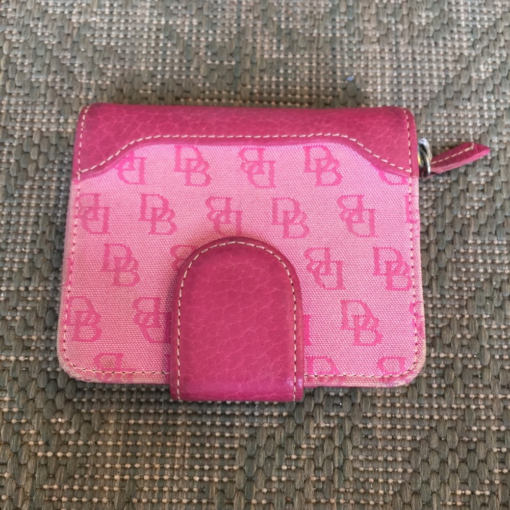 Dooney and Bourke mauve wallet